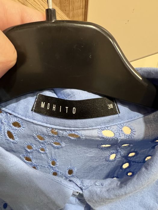 Ажурна рокля-цвят светлосиньо