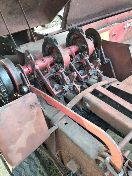 Presă new Holland disponibilă