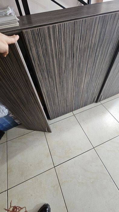 Mobilă din pal maro