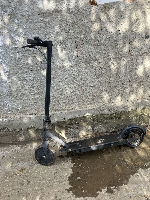 Trotineta electrica stare foarte functinabila pret negociabi 1200 lei