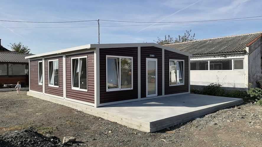 Casa modulara și garaje auto din structura metalica si panou sandwich