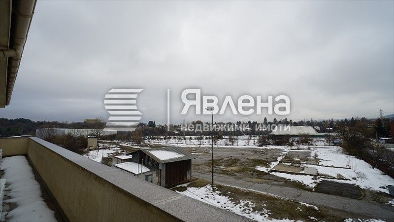 Явлена Изток отдава офис под наем