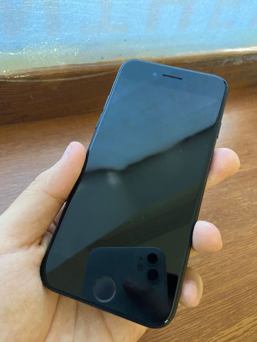 Iphone 7 black.