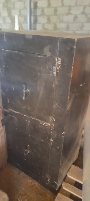 Продам сейф металлический