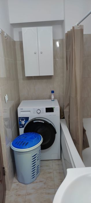 Închiriez garsoniera