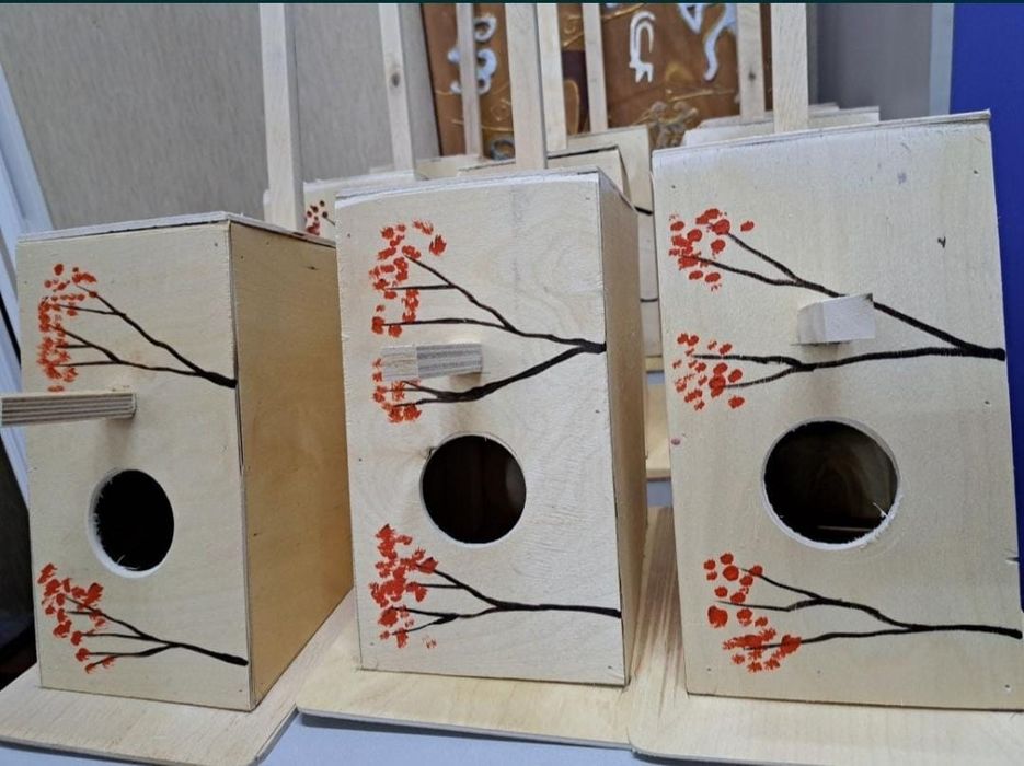 Скворечники, кормушка для птиц