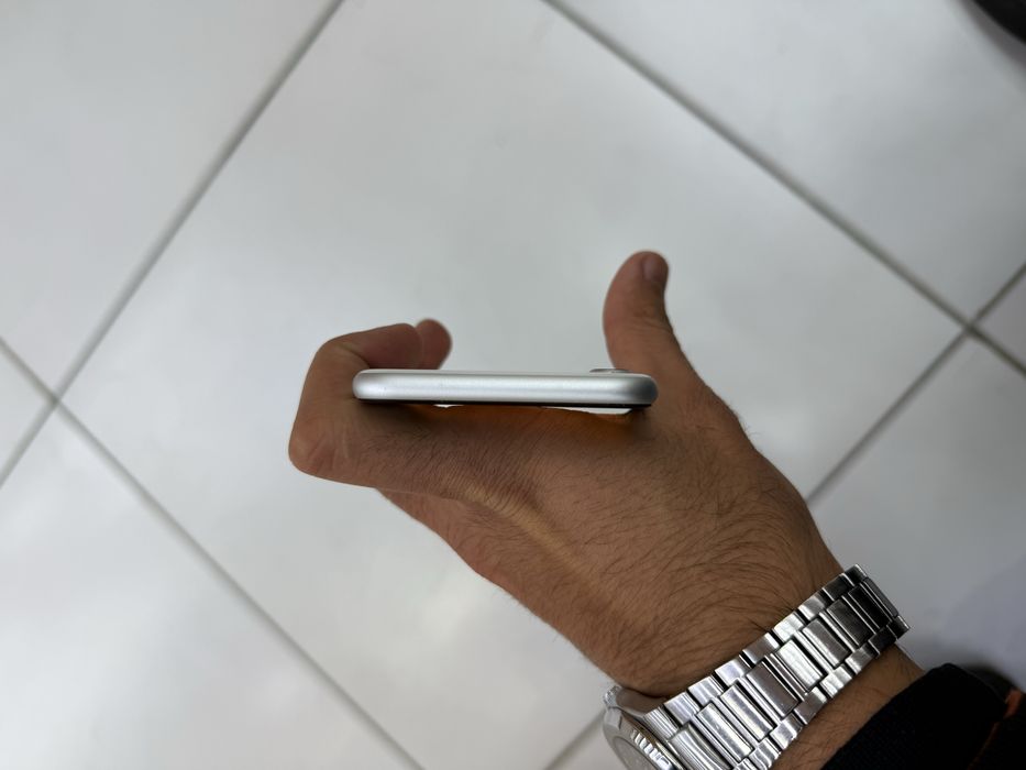 Iphone se 2 holati ideal aybi yuq