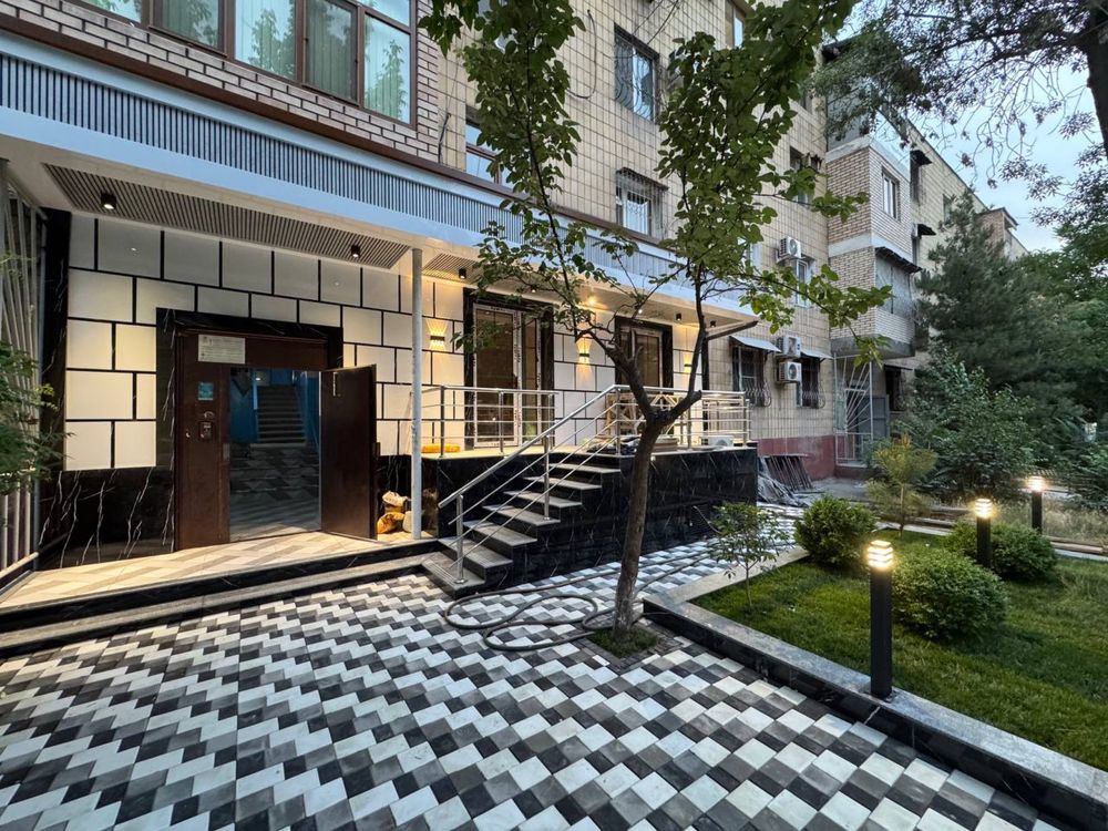 Продаётся НеЖилое ЦУМ , ц-7 , 110-Школа ,