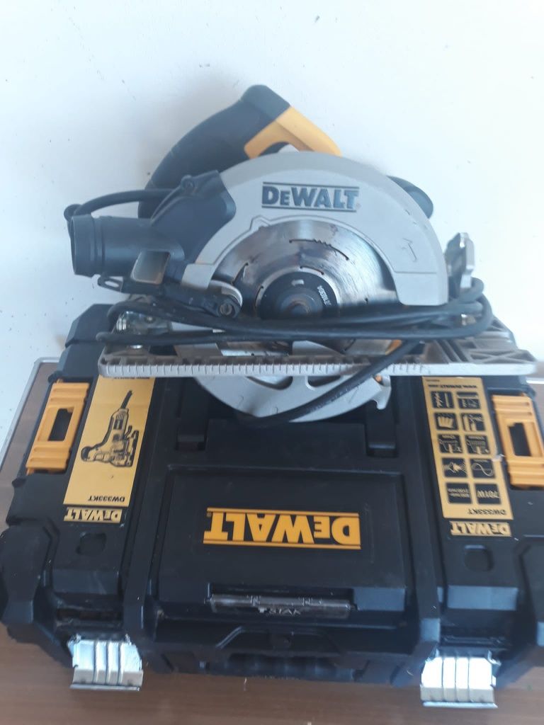 Vând circular dewalt