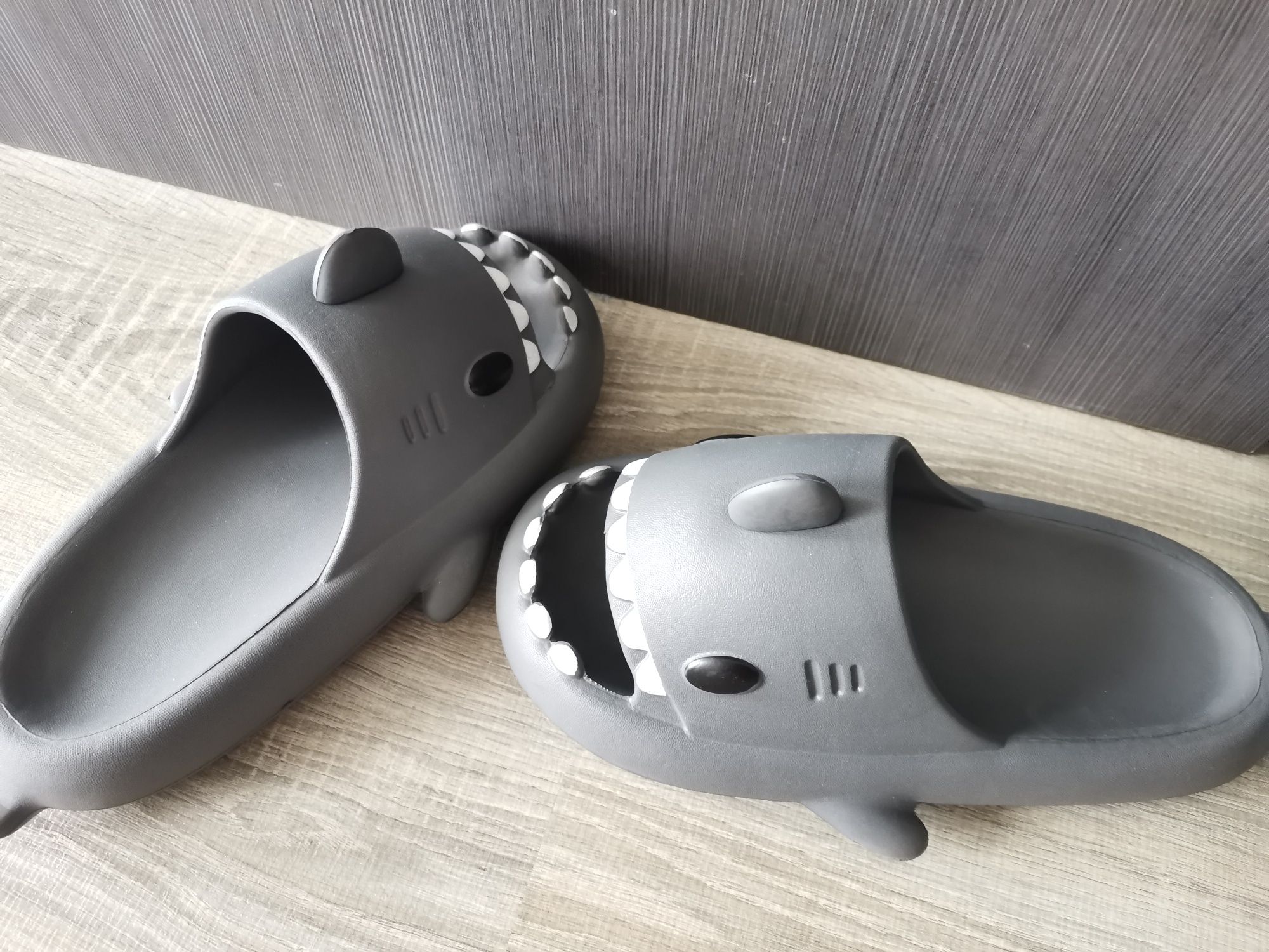 Джапанки акули Shark slides размер 39