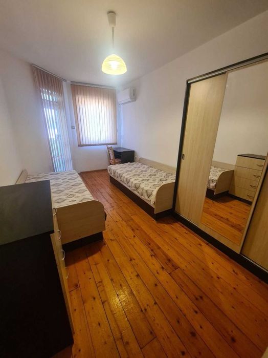 Тристаен апартамент във Въстанически