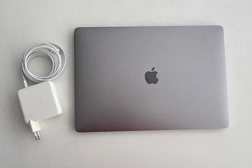 Macbook Pro 15 500GB-SSD 2,9Ghz Quad Core i7 16GB Ram New Battery