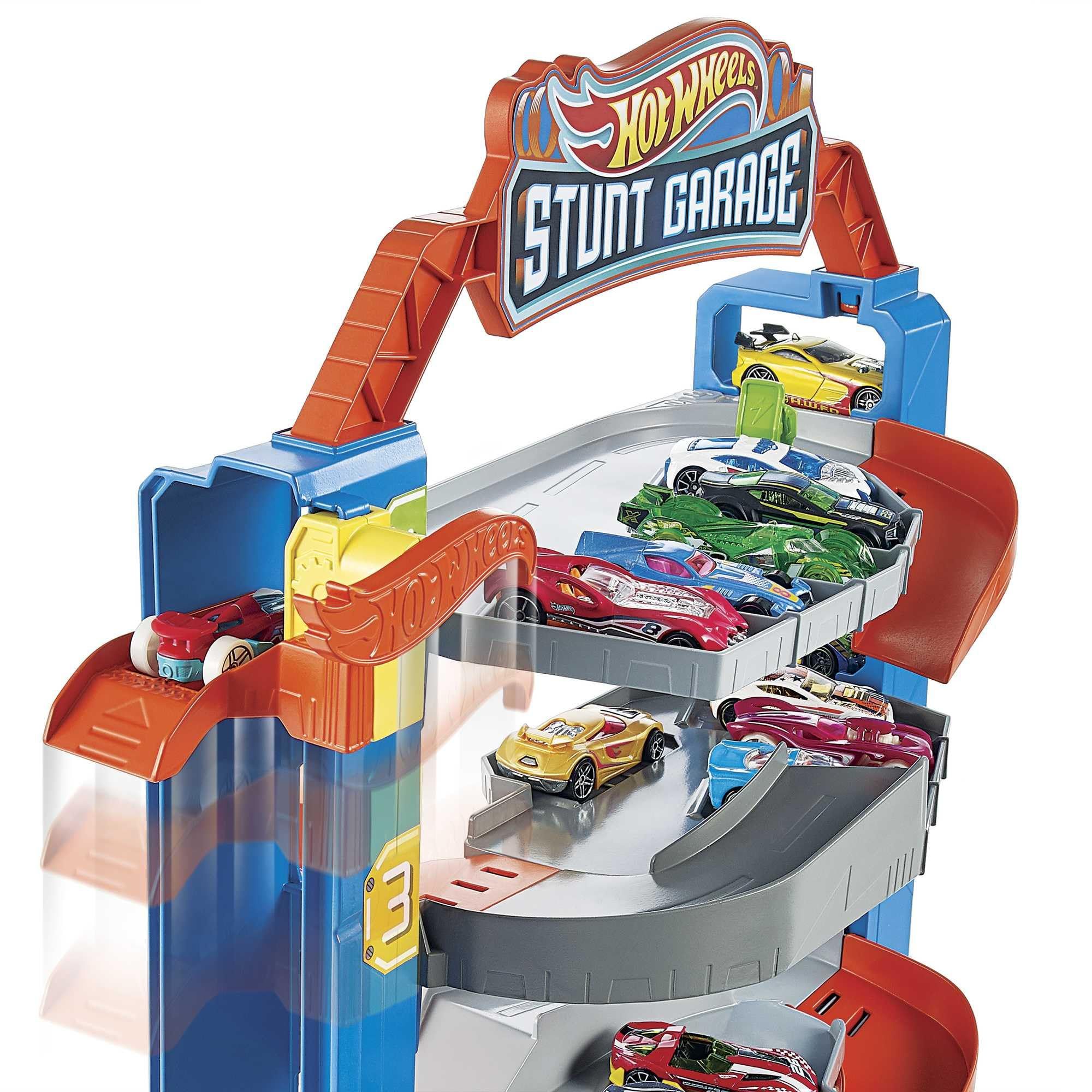Комплект за игра Hot Wheels City Stunt Garage идея за подарък за деца