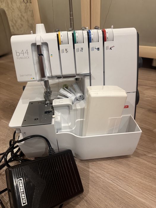 Продаю оверлок Bernina