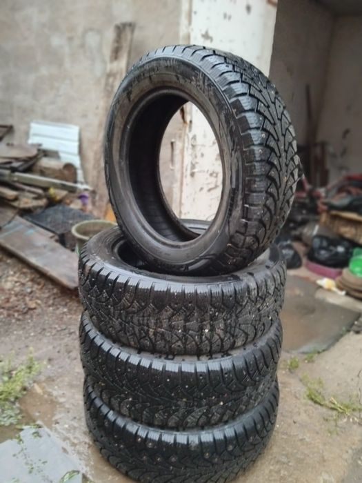 Резина зимняя 195 60 на 15. 4 штуки