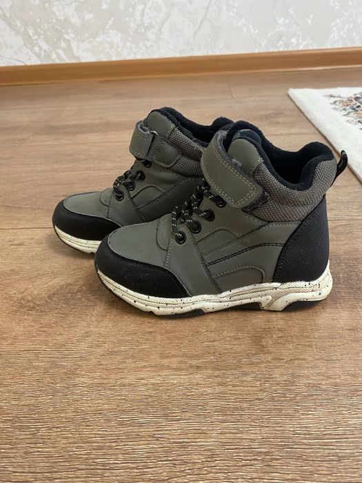 Детский ботинки  в хорошем состояний