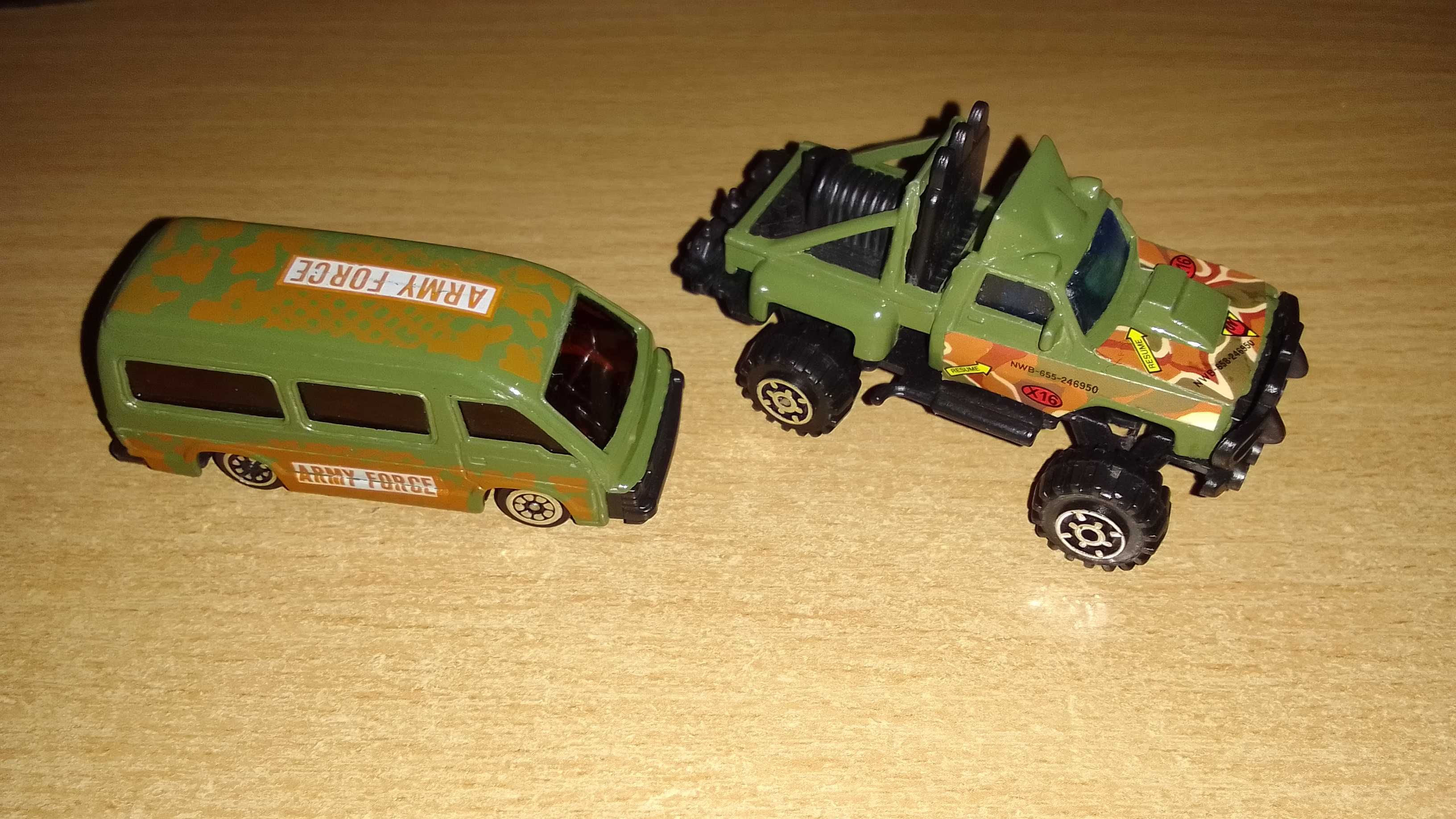 Военно бусче, военна джипка, кола, количка, колички