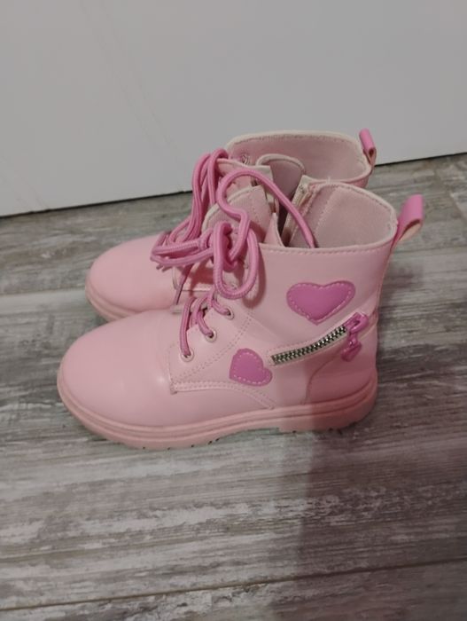 Продавам много готини розови боти 34 номер