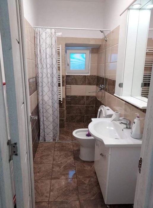 Inchiriez apartament