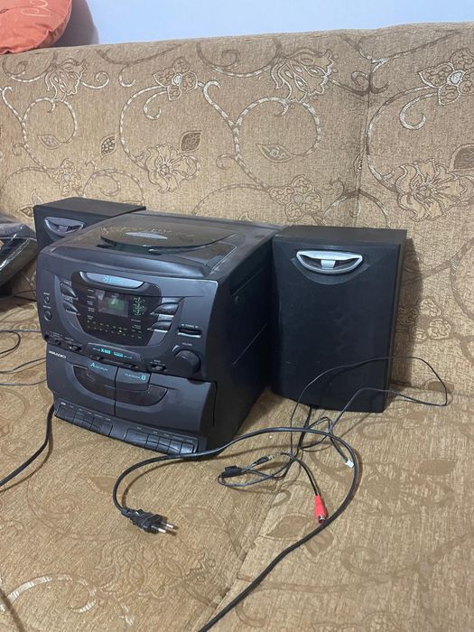 Boombox audio și 2 boxe