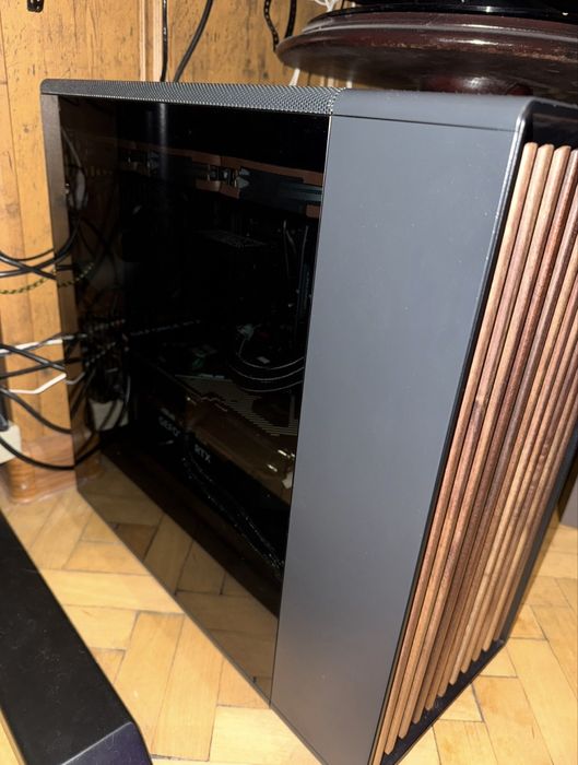 Геймърски компютър с ryzen 7800x3d / rx 7900 xtx / 32gb ram 6000mhz