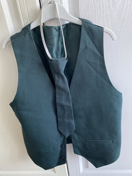 Продам жилет и галстук школьный