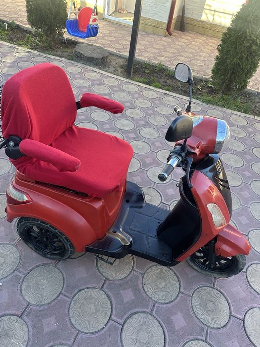 Scuter căruț cărucior electric pentru persoane cu dizabilități