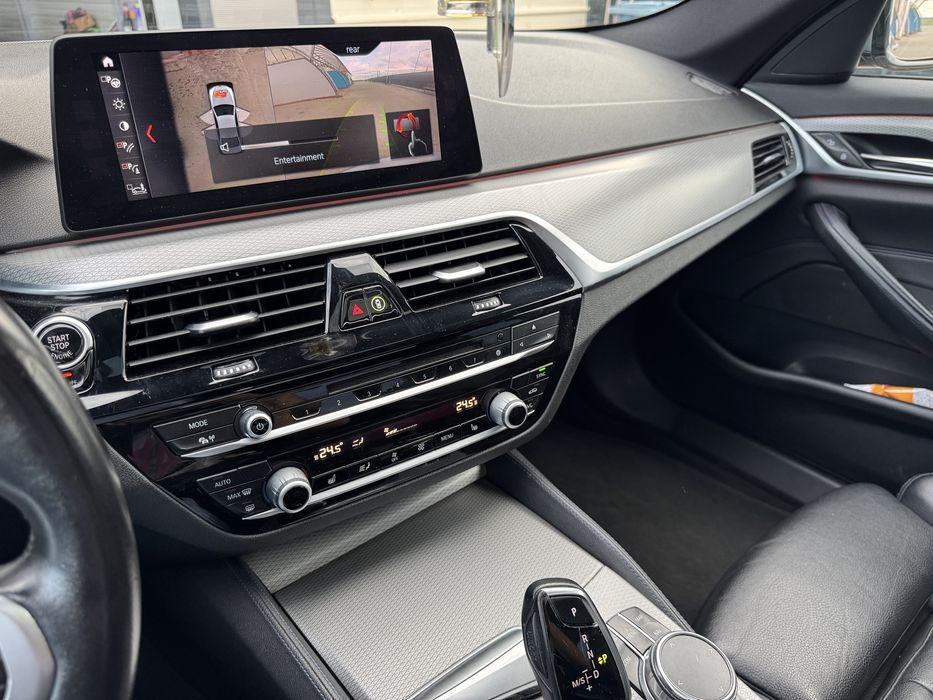 BMW 520 XD 2.0 Diesel 190cp X-Drive Pachet M/Led/Trapa/Camere/Gesturi