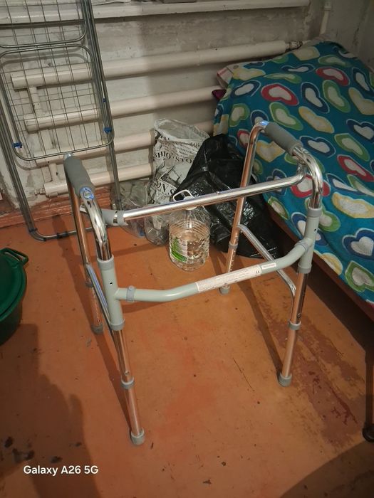 Продам ходунки  б/у