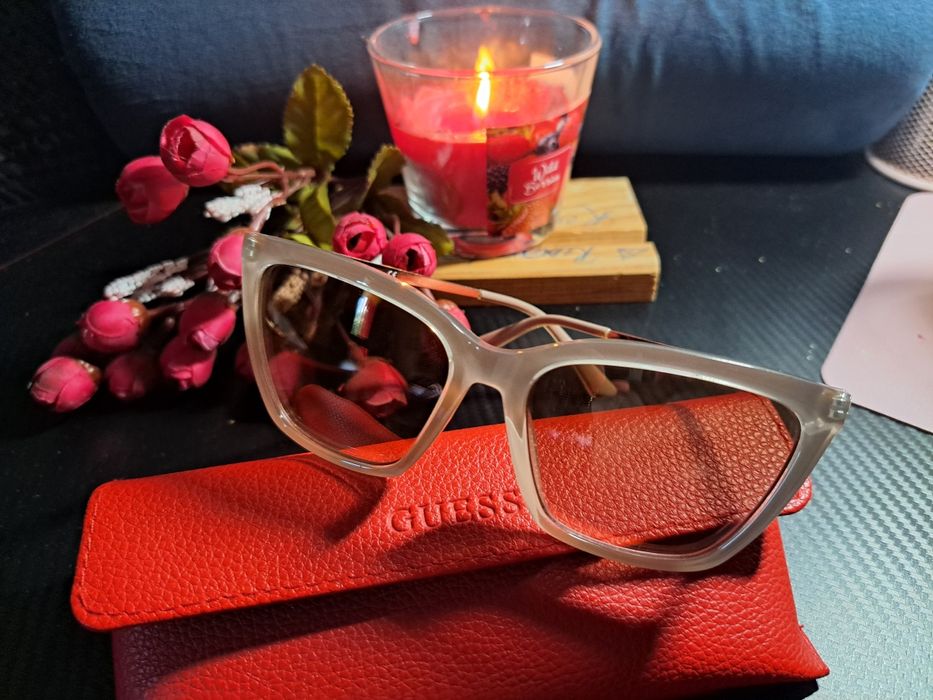 Ochelari Guess 200 ron