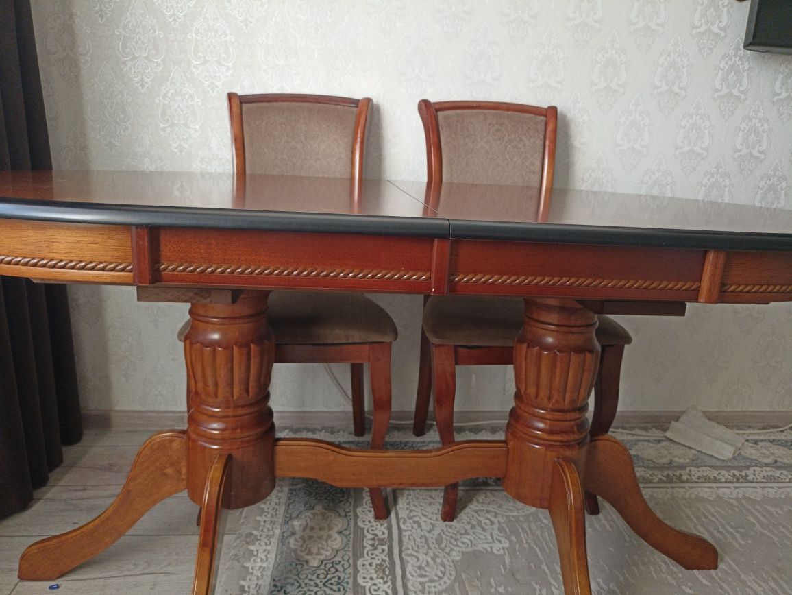 Срочно продам раздвижной стол со стульями