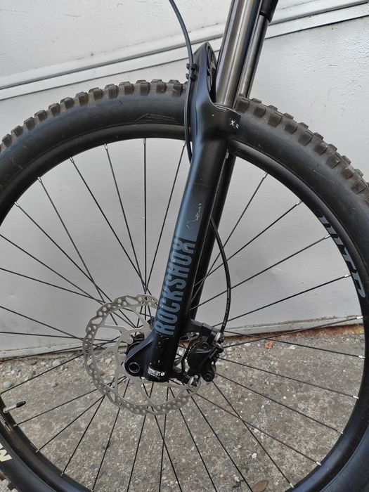 Bicicleta full suspension Ghost riot 2023 si un Ghost Slamr 4.9