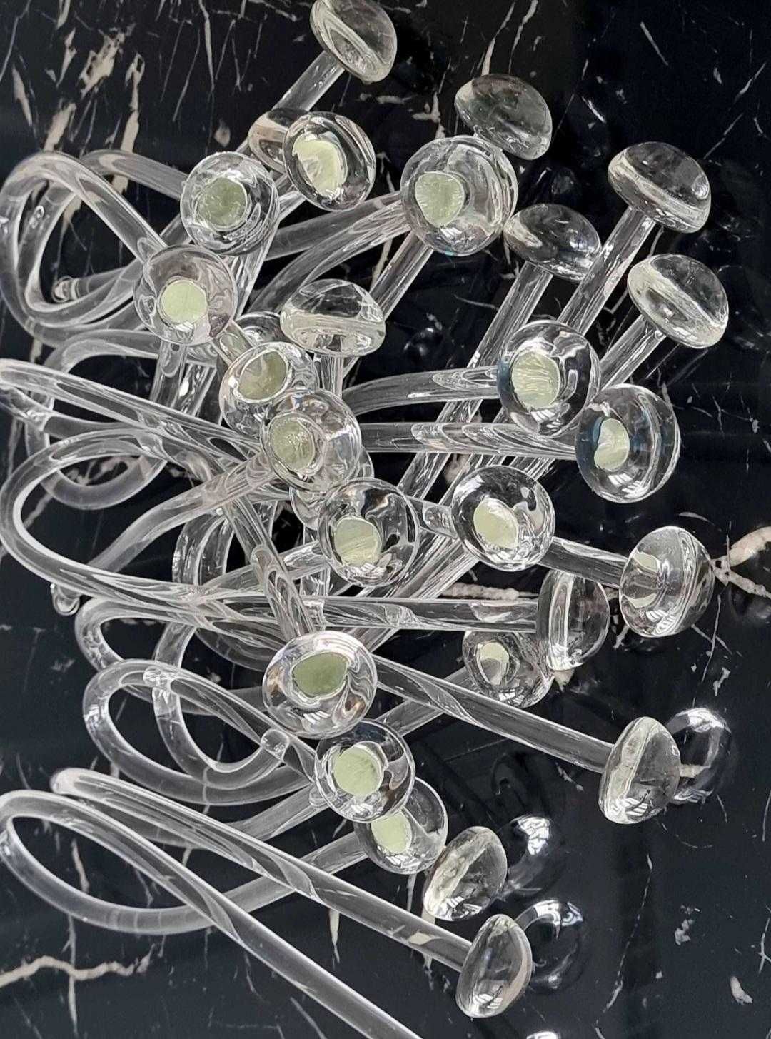un buchet de 16 cristale STICLA manufactura buchet flori