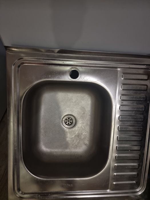 Отдам мойки  2 шт ,  обе квадратные б/у  за шоколадку