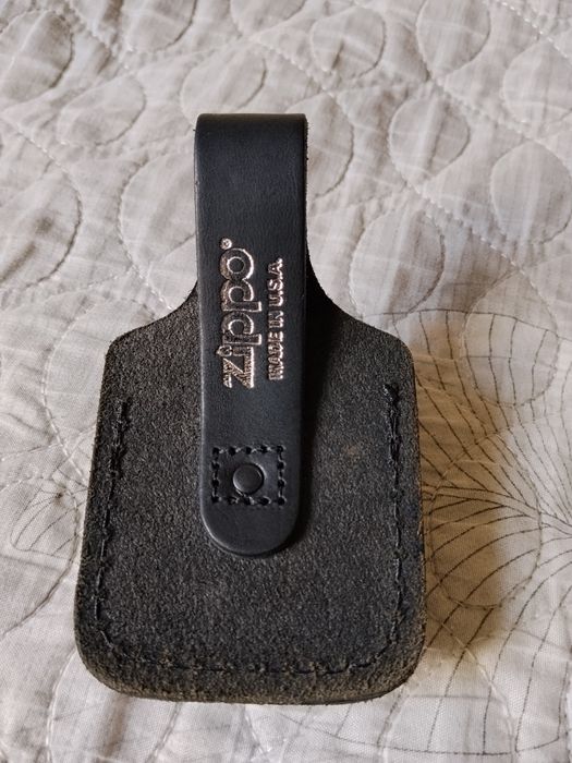 Кожаный чехол для зажигалки Зиппо.