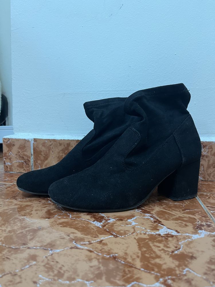 Дамски зимни велурени боти на нисък ток