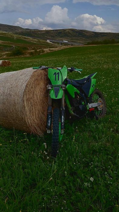 Vând cross 250cc