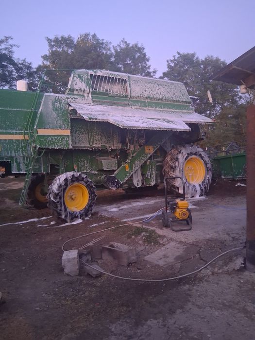 Vând combina john deere 2054 sau schimb cu tractor