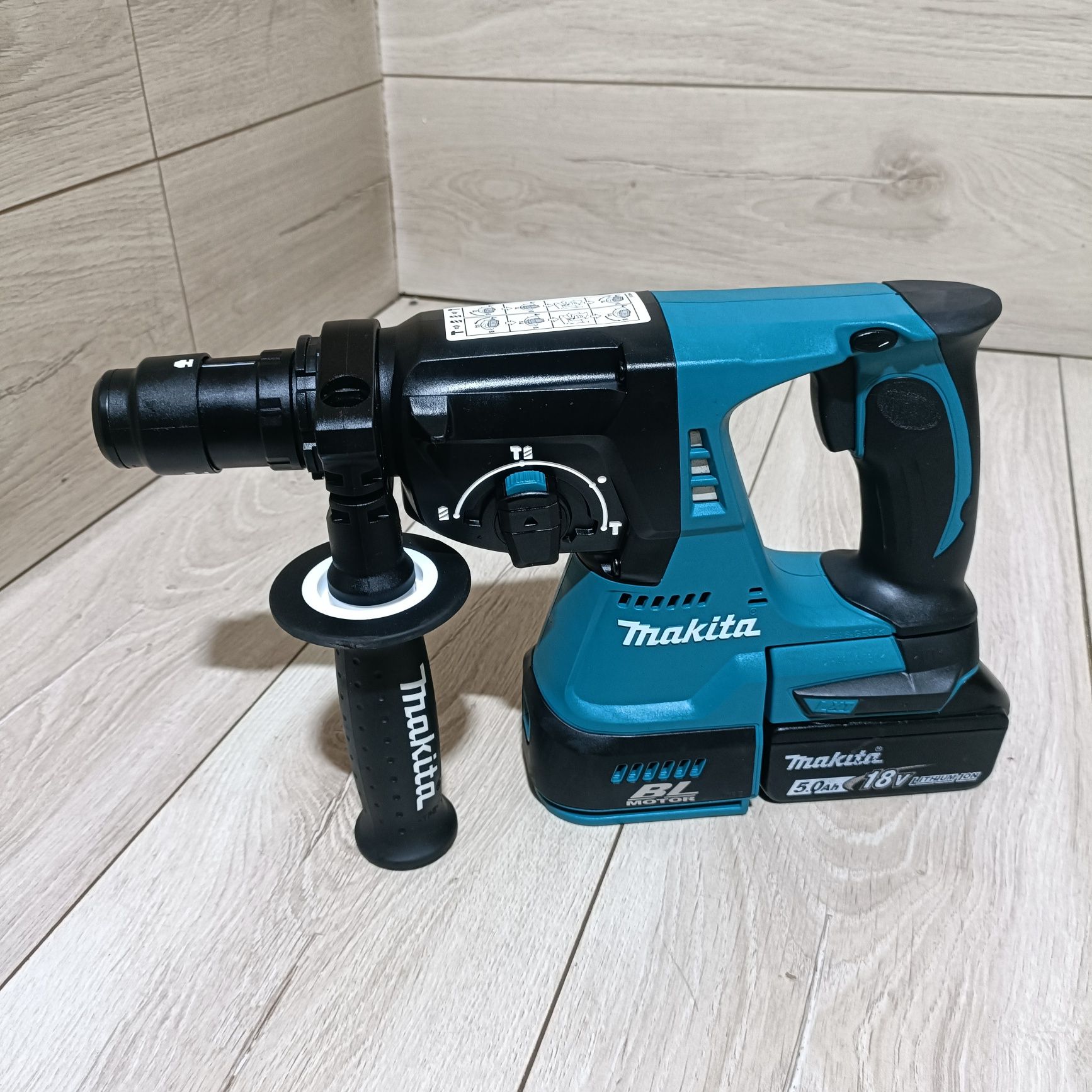 Rotopercutor SDS Plus fabricatie 2024 Makita DHR 243
