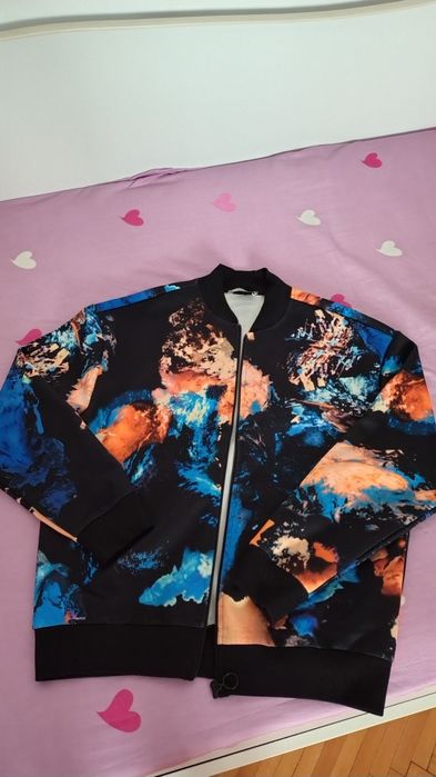 Bluza colorata, stare impecabila