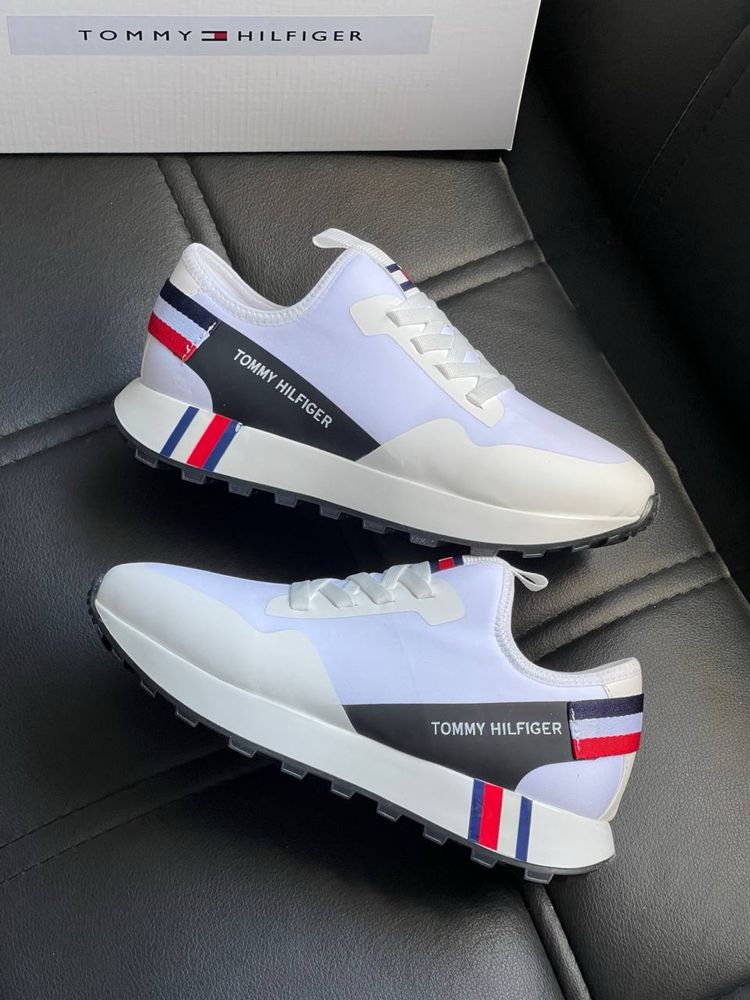 Adidasi Tommy Hilfiger Noi !!! Marimi 36/40 !!!
