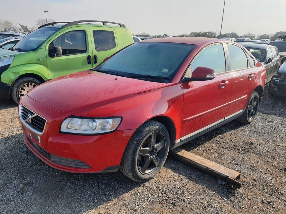 На части! Volvo S40 1.6