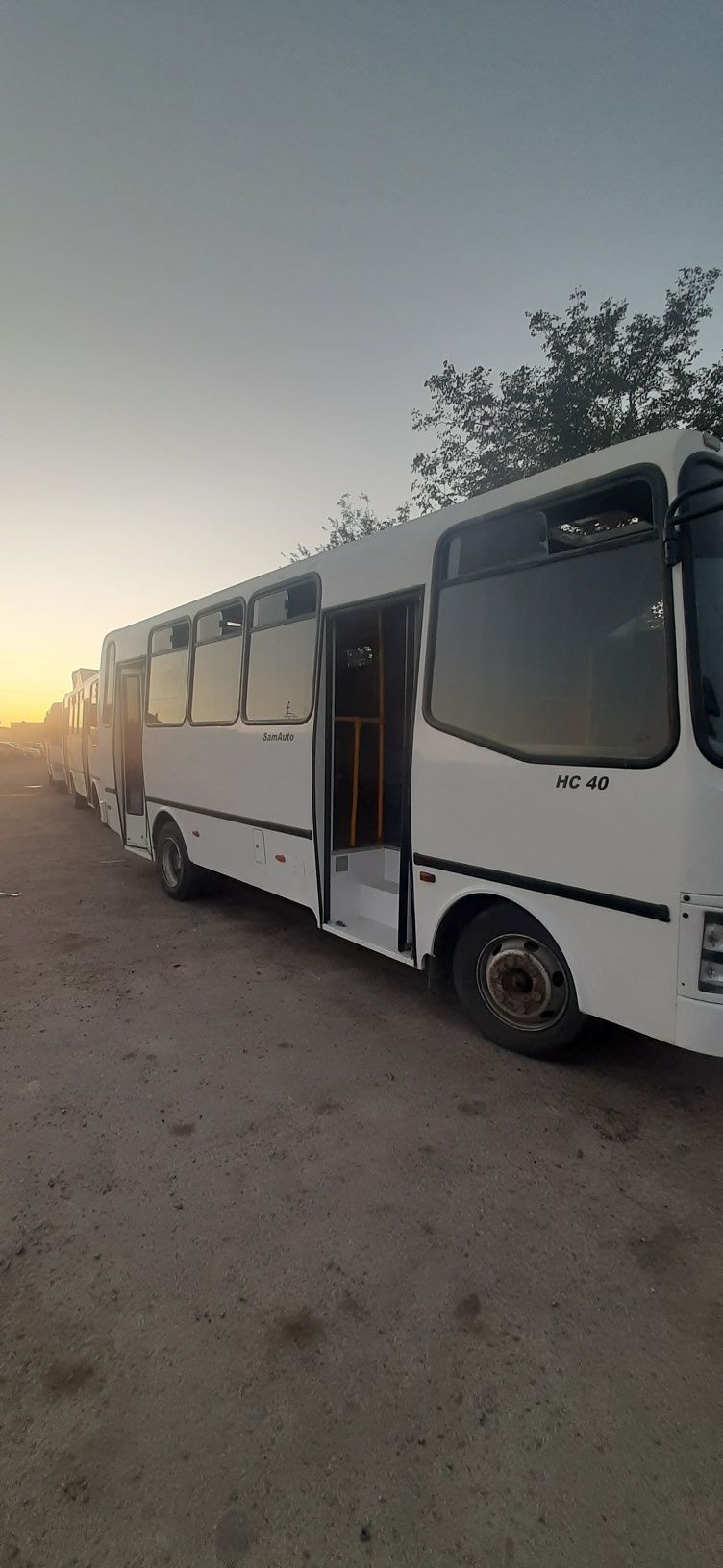 Isuzu avtobus 2016