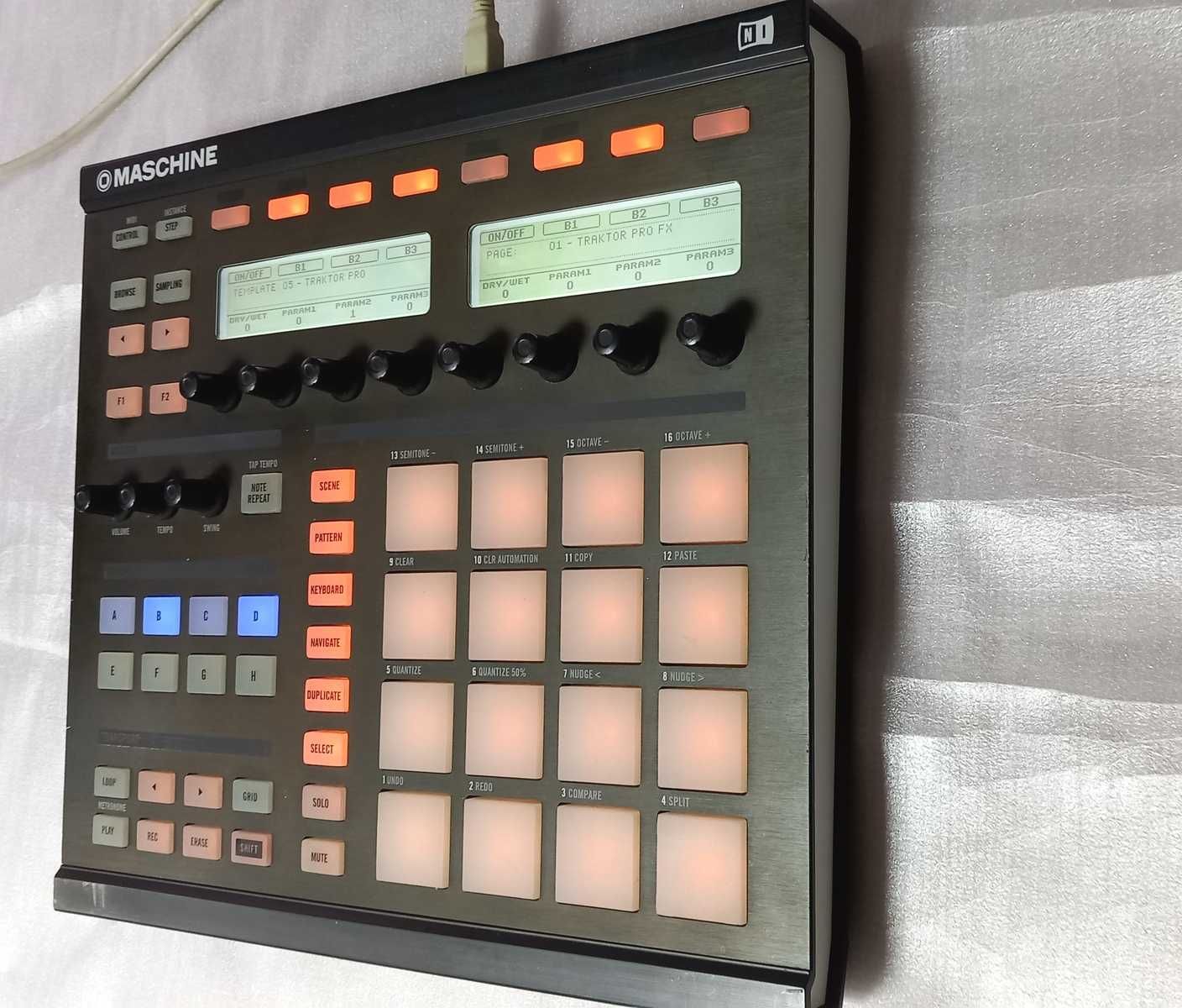 Native Instruments Maschine MK1 - Controller Sequencer - 290лв.