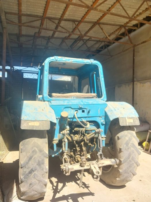 Traktor sotiladi