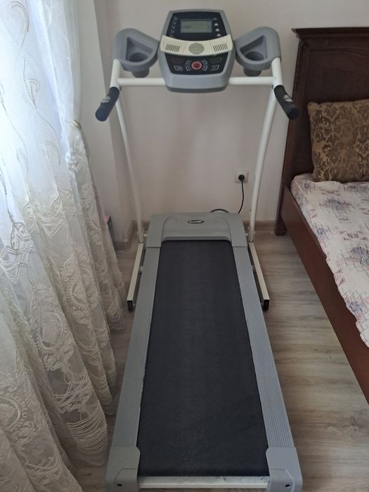 Спортивная беговая дорожка
