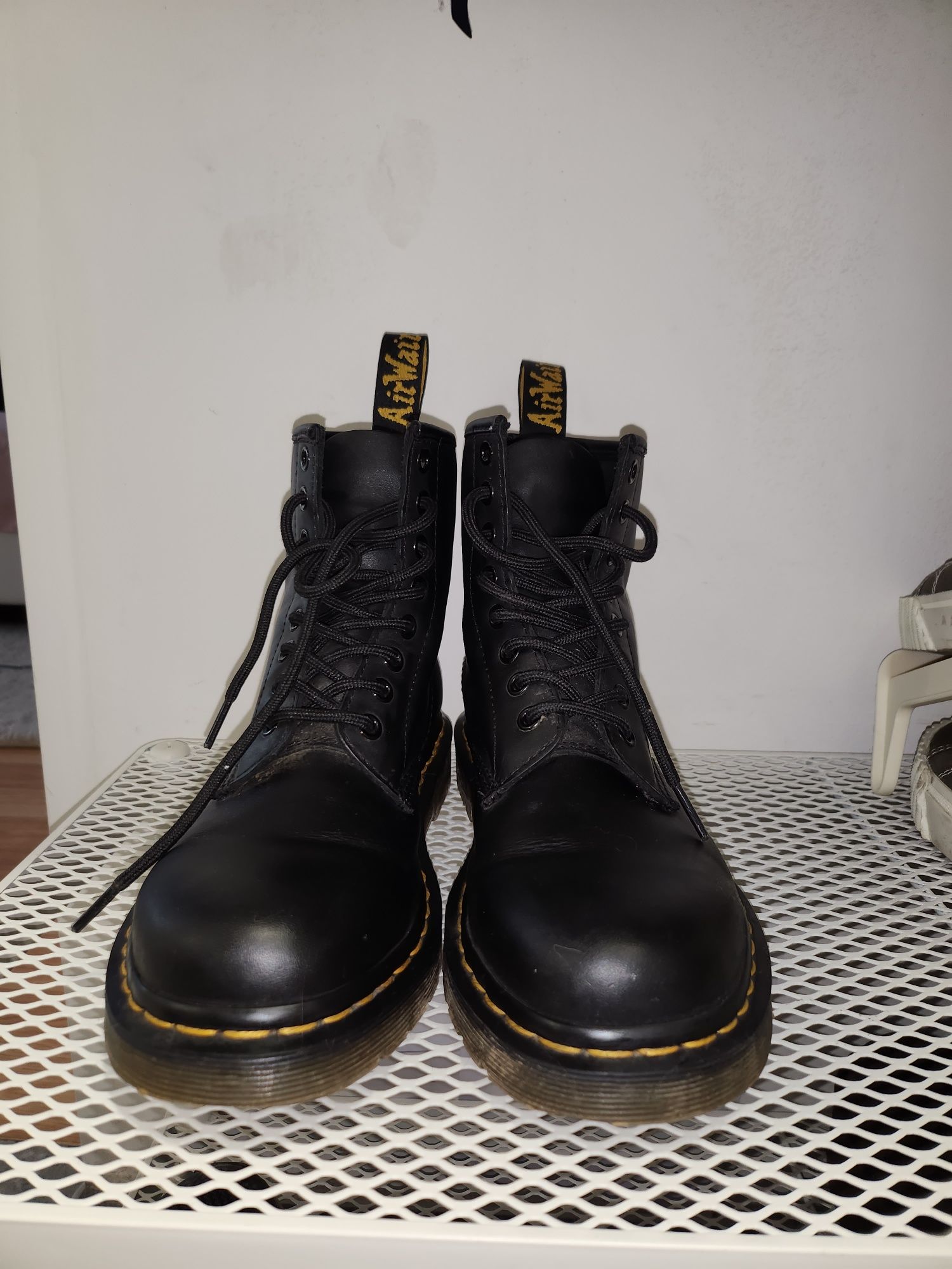 Bocanci Dr. Martens marimea 39, dar vin ca un 40