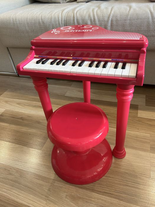 Музикално пиано като ново