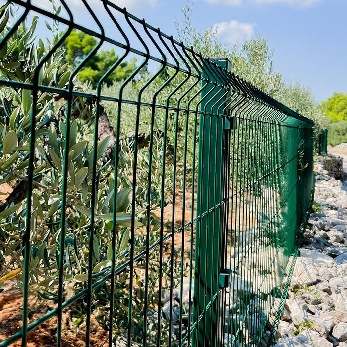 Construim garduri din plasă bordurată