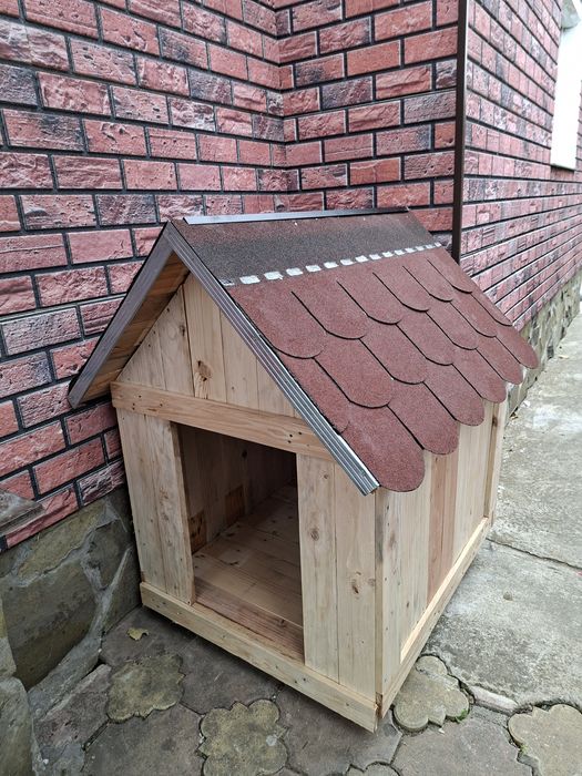 Vând căsuța noua de câine nefolosita.